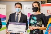 Wręczenie promes na zakup sprzętu do edukacji zdalnej dla uczniów w Brzesku, Bochni i Wieliczce